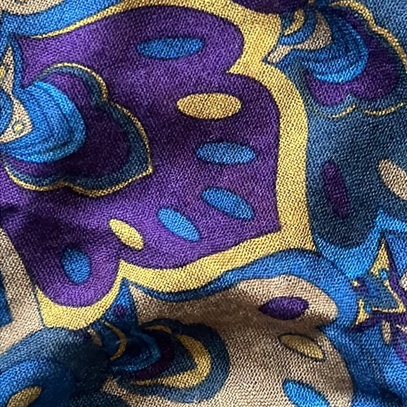 J.McLaughlin scarf. 100% wool - Picture 6 of 6